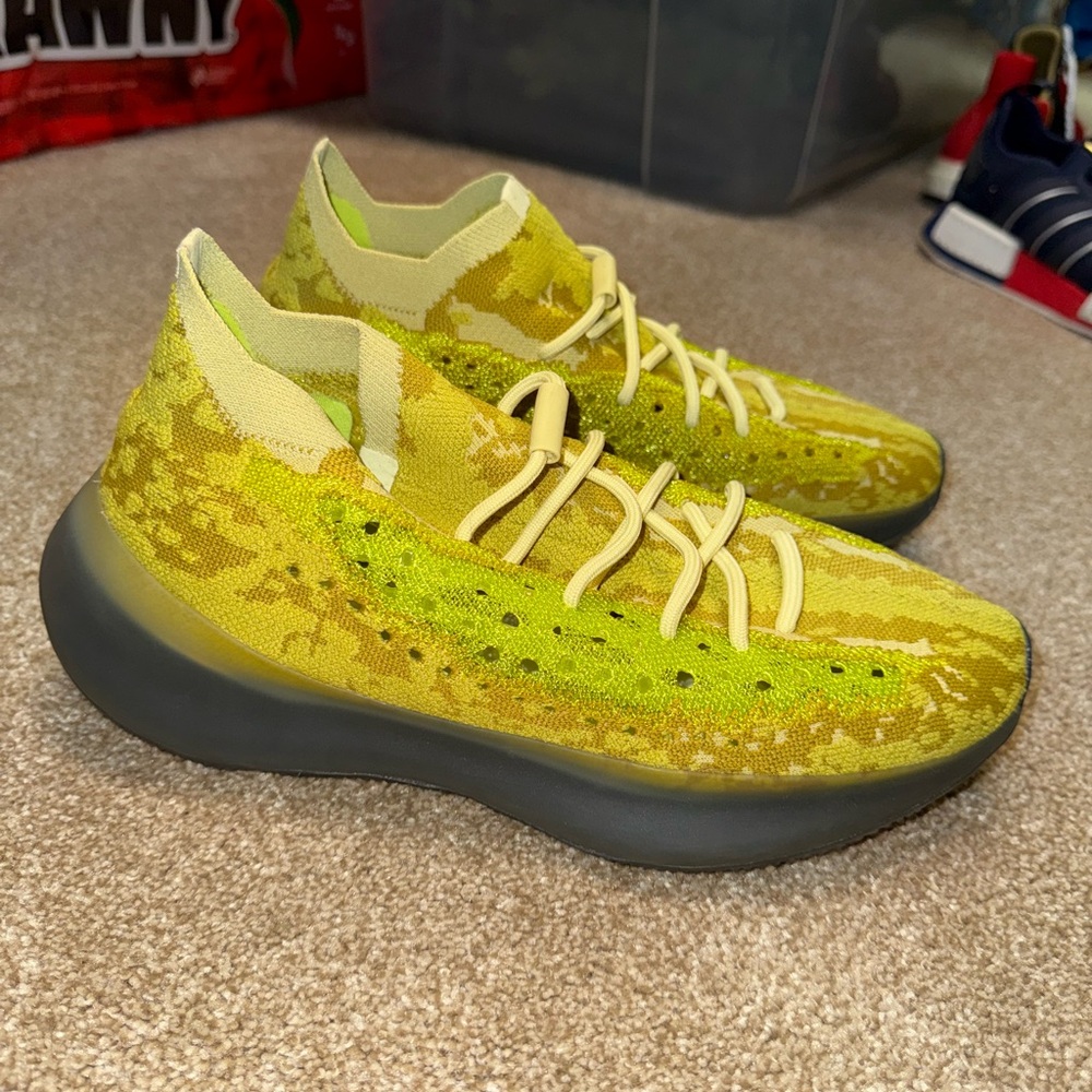Yeezy Boosy 380 “Hylte glow”
